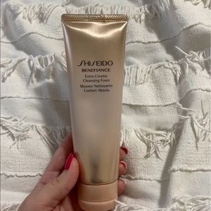 Shiseido Benefiance Extra Creamy Cleansing Foam